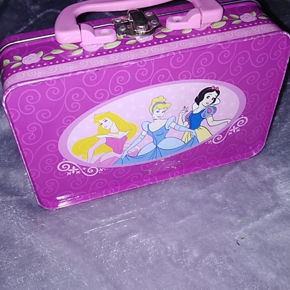 Vintage DISNEY PRINCESSES Lunch Box by The Tin Box